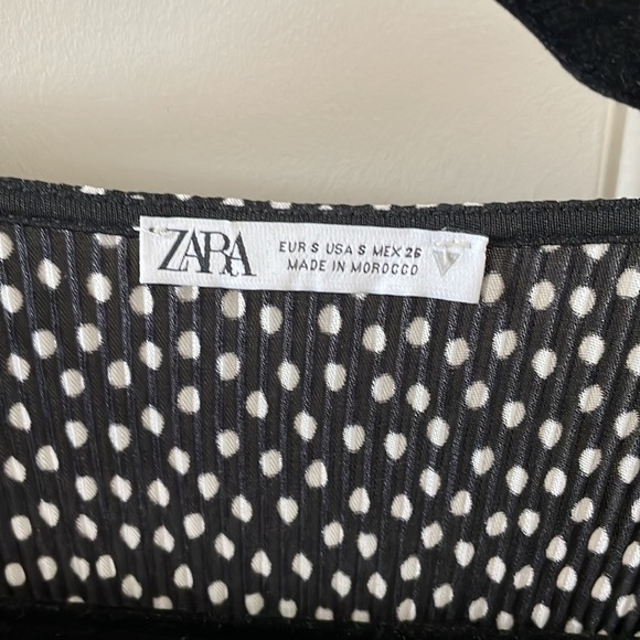 NWOT - Zara Flowy Top - Picture 3 of 5